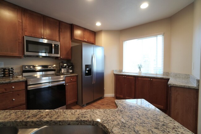 Building Photo - 7980 Camfield Cir