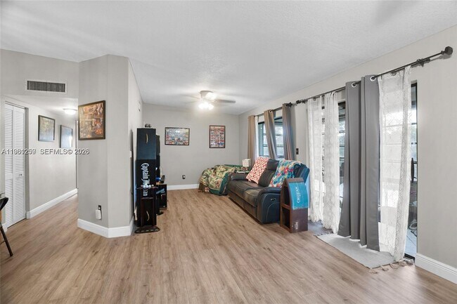 Building Photo - 9606 W McNab Rd