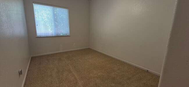 Building Photo - 1085 Crystal Springs Dr