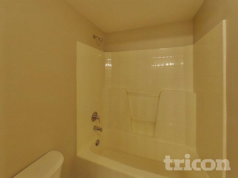 Building Photo - 8423 175th St NE