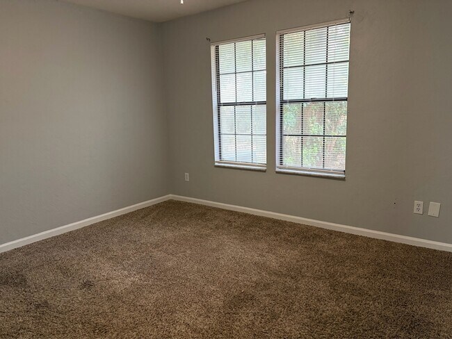 Building Photo - 753 Livingston Ct