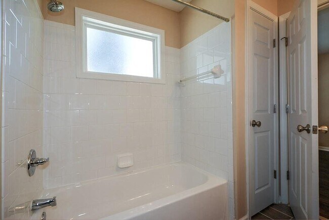 Building Photo - 1014 Summer Pl NW