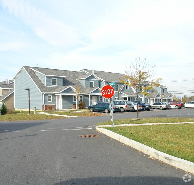 Building Photo - Crosswinds At Hudson
