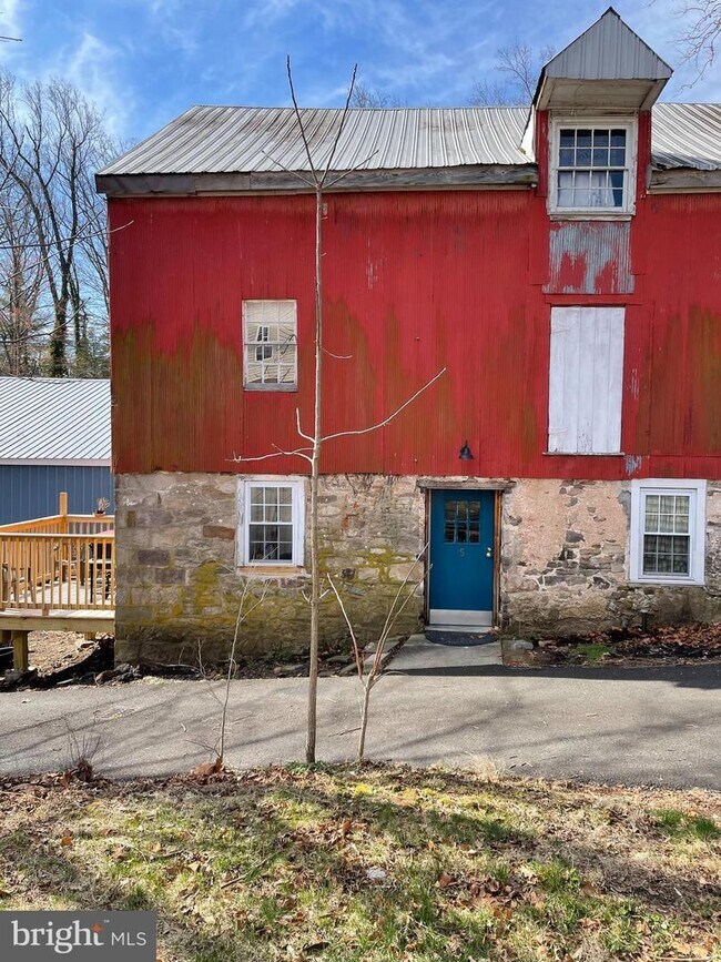 Building Photo - 64 Beulah Rd