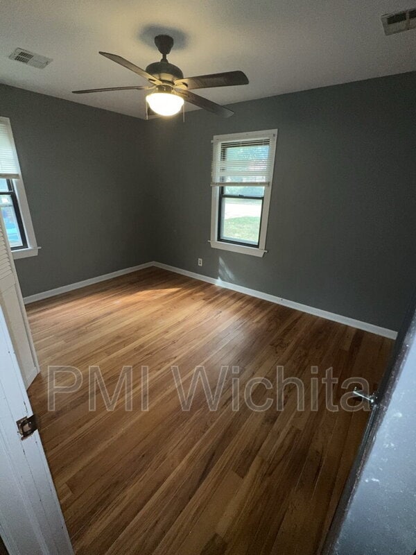 Building Photo - 608 N Parkwood Ln