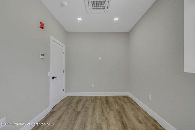 Building Photo - 215 Hickory St