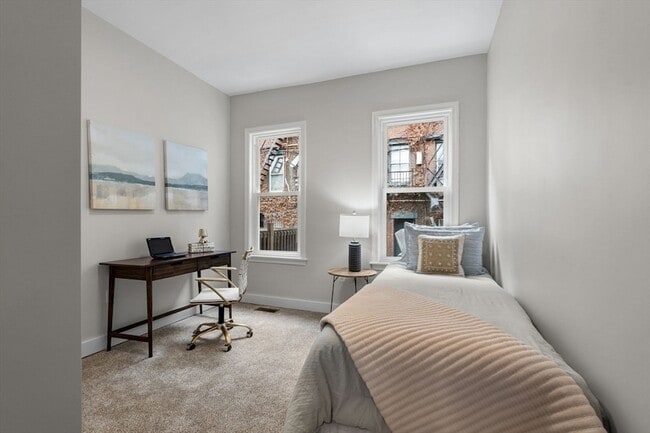 Building Photo - 362 Silver St