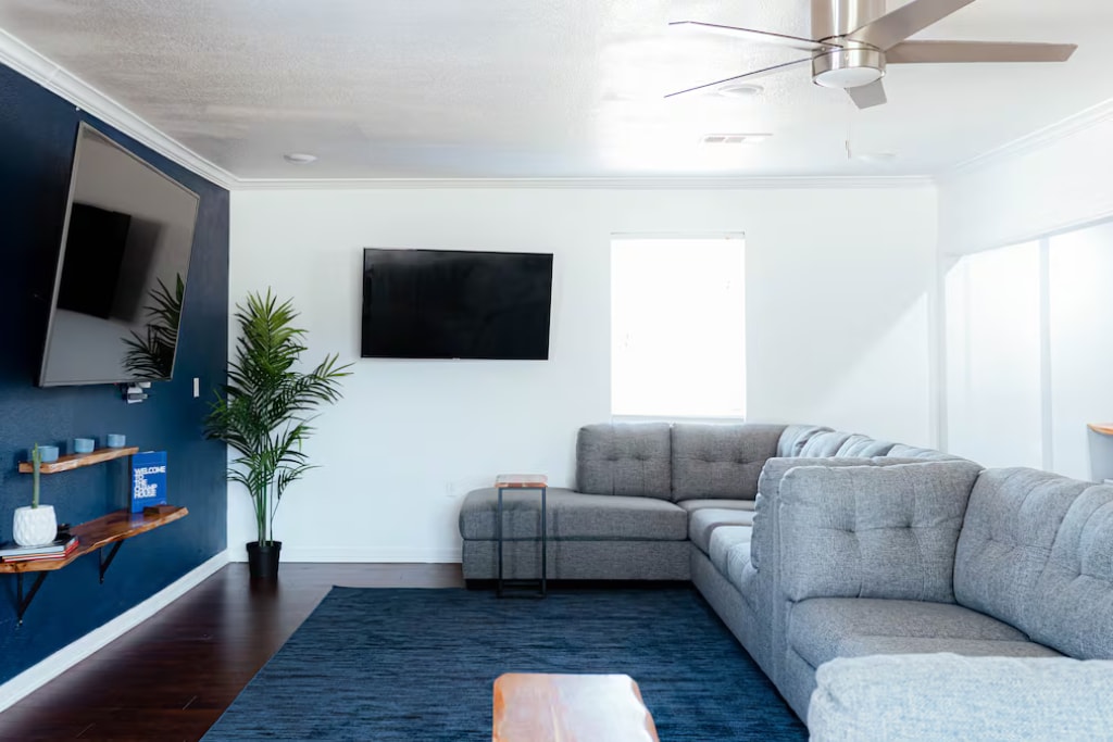 Building Photo - 1011 E Wintergreen Rd