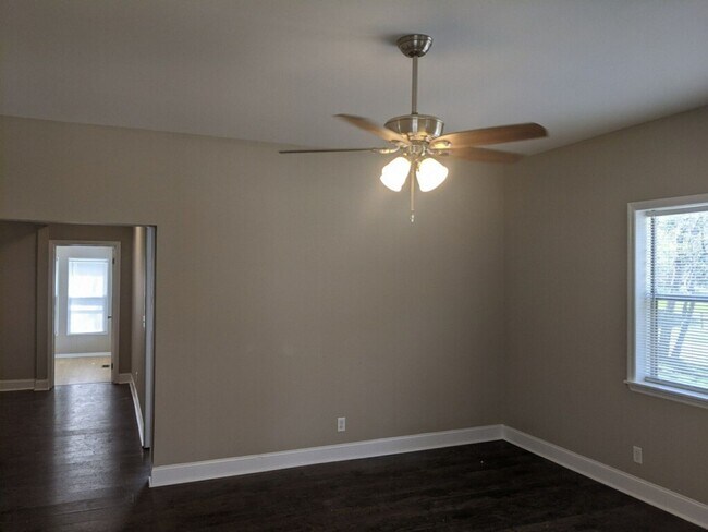 Building Photo - For Rent