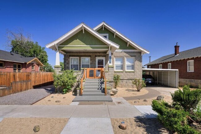 Primary Photo - 453 Moran St