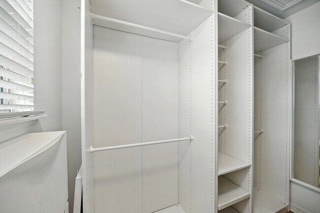 Building Photo - 32218 Gem: Open-Concept Townhome Minutes from the Airport