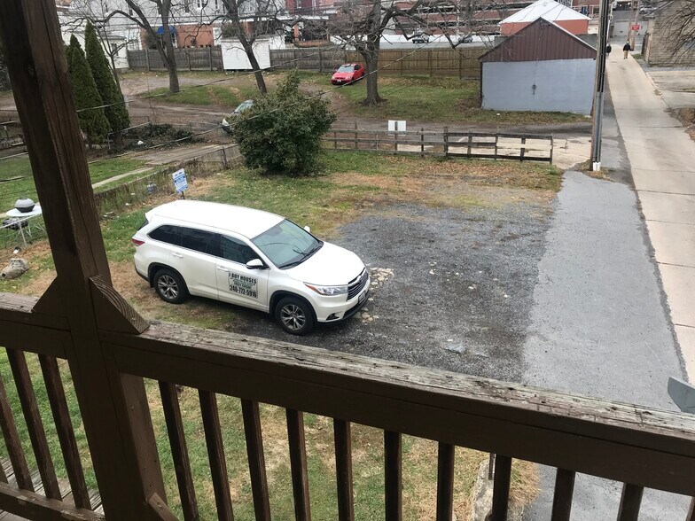 Building Photo - 25 S Locust St