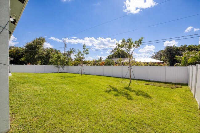 Building Photo - 1150 SE Sabina Ln