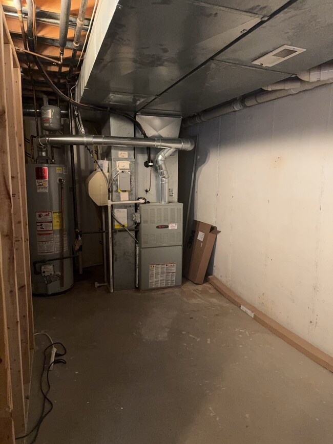 Building Photo - 552 Fairfax Ln