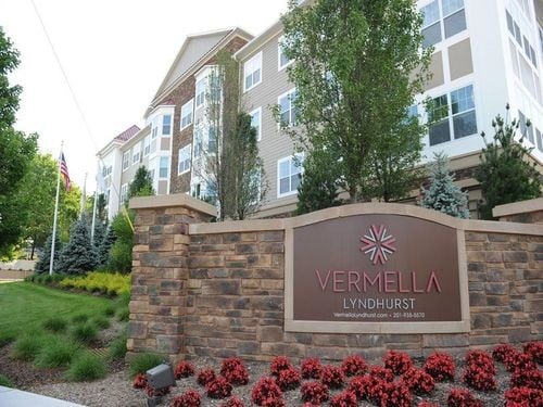 Building Photo - 450 Orient Way