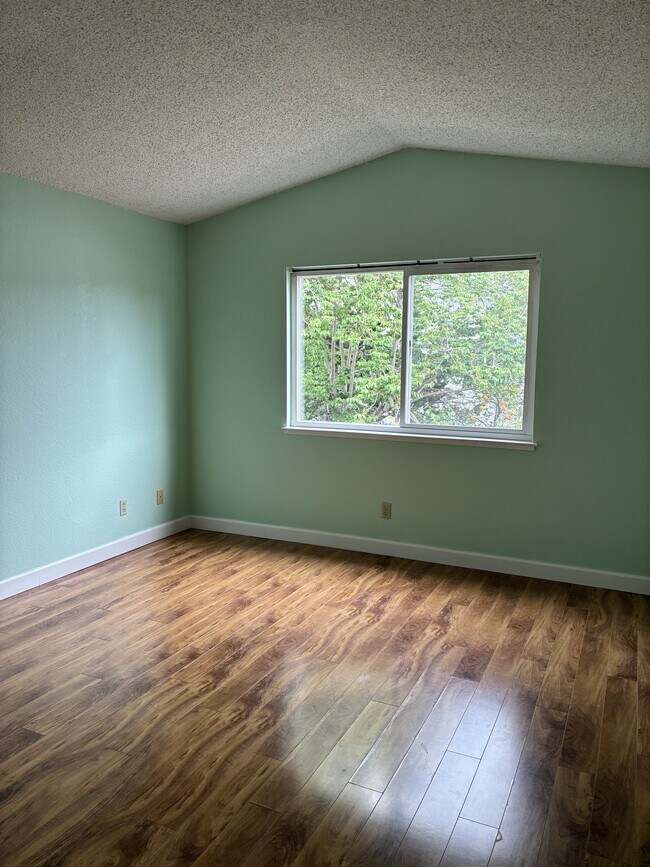 Building Photo - 706 Ridgeview Terrace