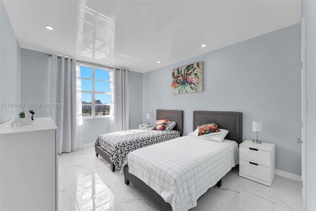 Building Photo - 1980 S Ocean Dr