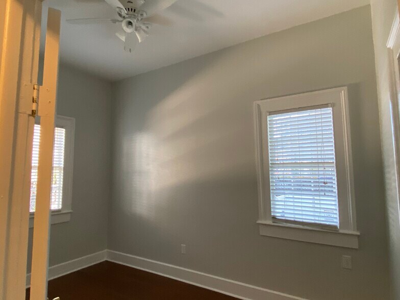 Second bedroom - 118 W Duffy St