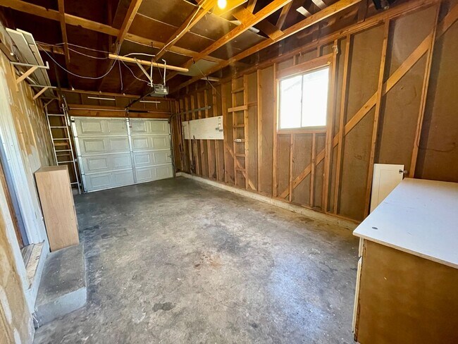 Building Photo - Newly Renovated 4 Bed 2 Bath House Near CSU!