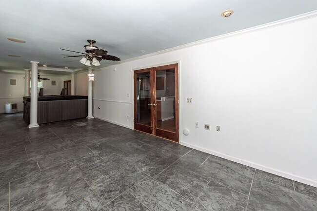 Building Photo - 3347 Walter Dr