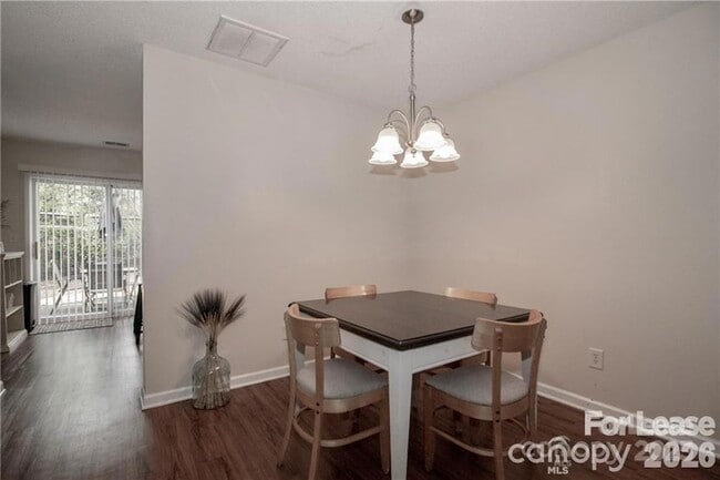 Building Photo - 137 Lynch Cir