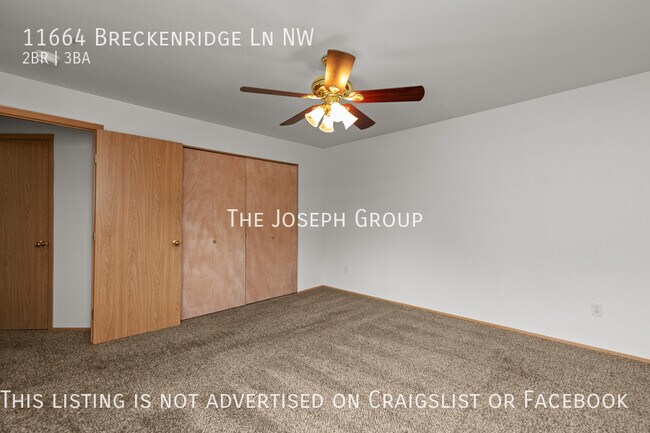 Building Photo - Centrally located 2 bed/2.5 bath in Silver...
