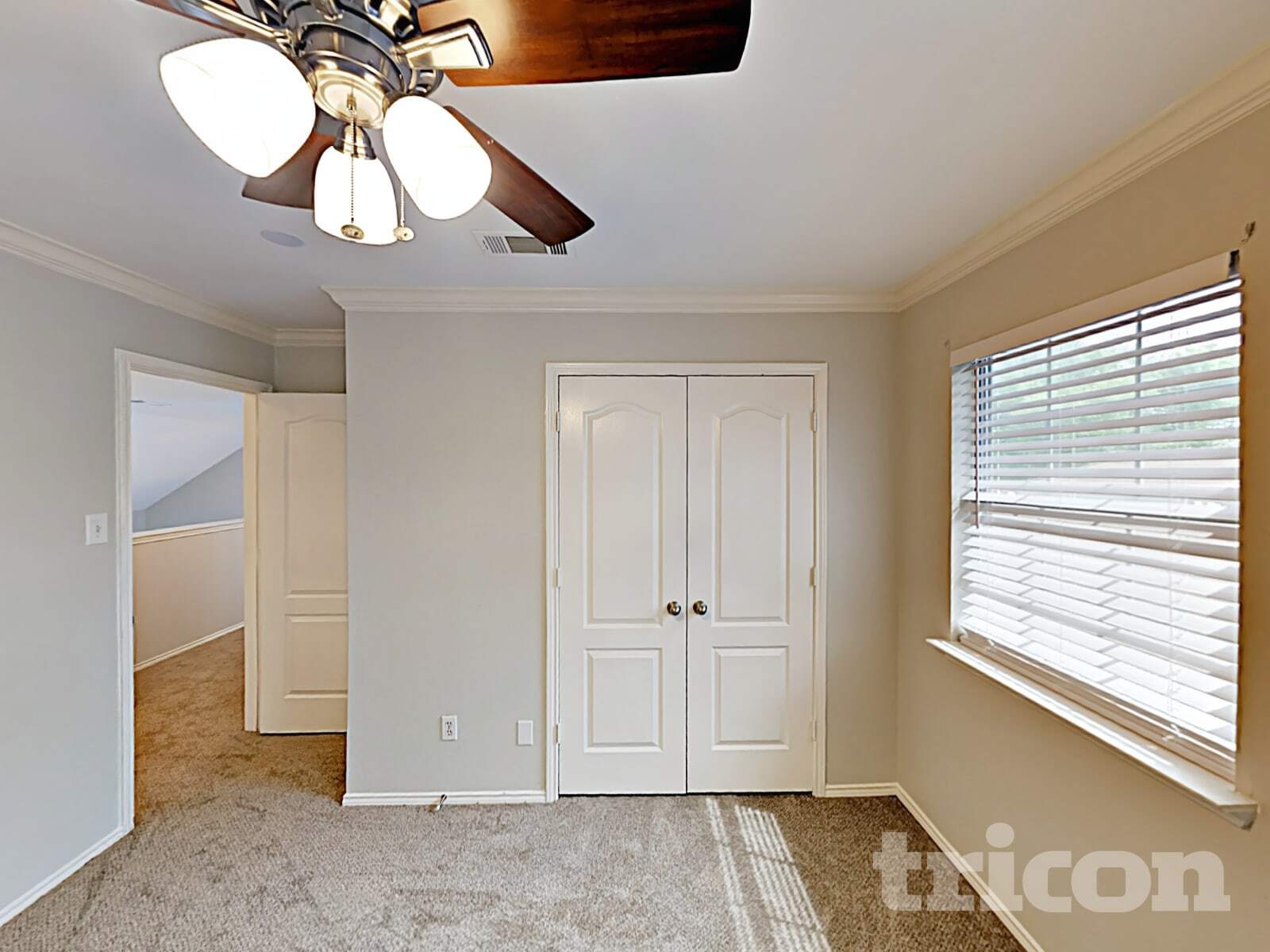 Building Photo - 1028 Glencrest Dr