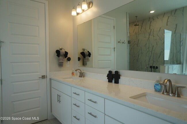 Building Photo - 787 Clearwater Ave