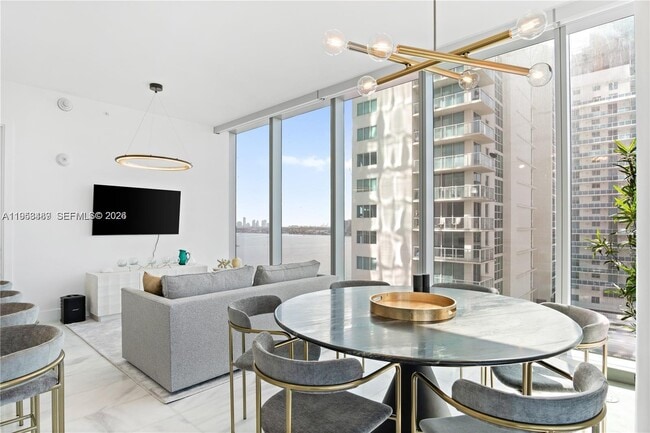 Building Photo - 700 NE 26th Terrace