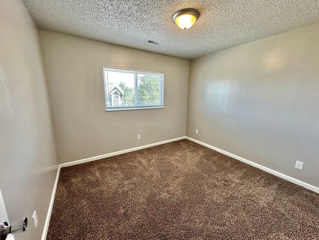 Building Photo - Welcome to Your Newly Renovated 2-Bedroom,...