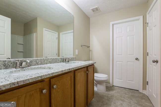 Building Photo - 2791 Groovers Lake Point