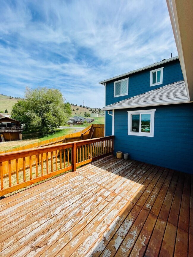 Building Photo - Entertainers delight, 3bdrm 2.5 bath home ...
