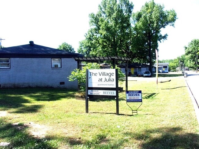 Building Photo - Recently Refreshed 2 Bedroom 1 Bath Home Minutes from Uptown Charlotte
