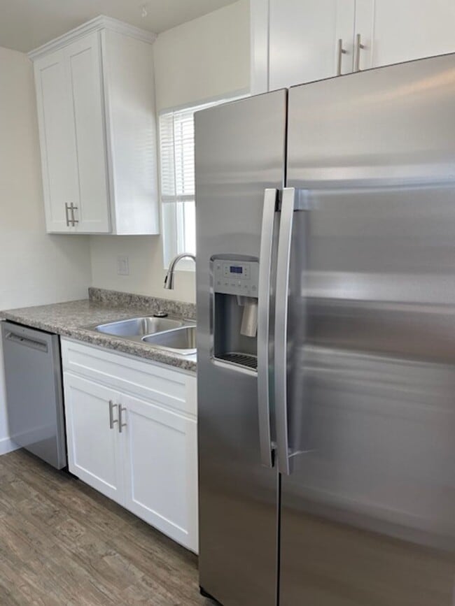 Building Photo - Spacious 2 Bedroom Unit in Huntington Beach