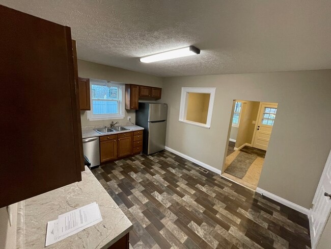 Building Photo - 256 Shepper Ave