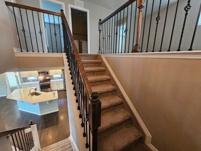 Building Photo - Beautiful 5 Bedroom, 3.5 Bath, 4 Car Garag...