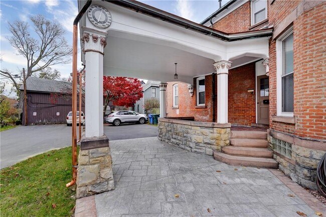 Building Photo - 8 Sibley Pl