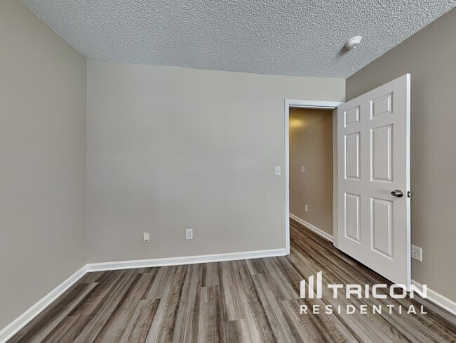 Building Photo - 10435 Wilson Glen Dr