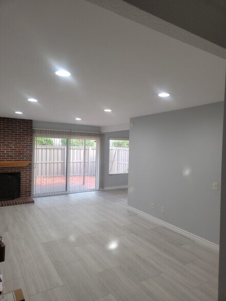 Building Photo - 8139 Via Mallorca