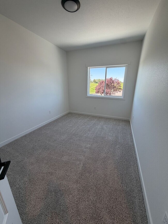Building Photo - 6398 Melby Way NE