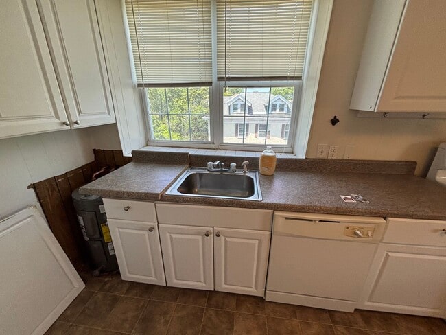 Building Photo - Gorgeous 1 Bedroom 1 Bathroom Condo locate...