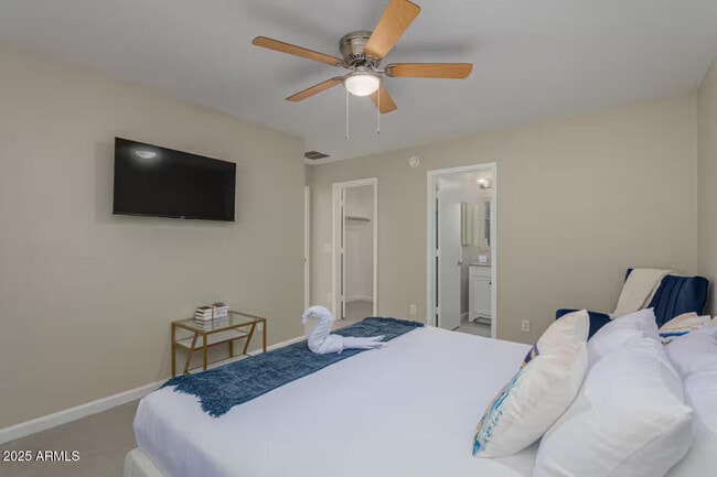 Building Photo - 1362 E 10th St