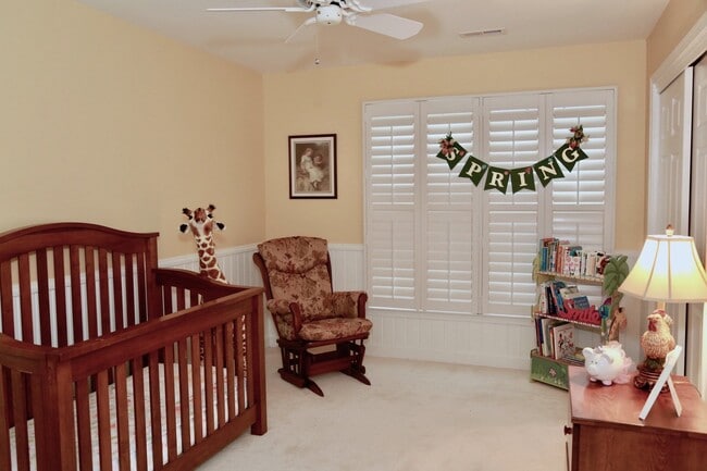 Building Photo - Available in August!  3 Bedroom 2 1/2 Bath...