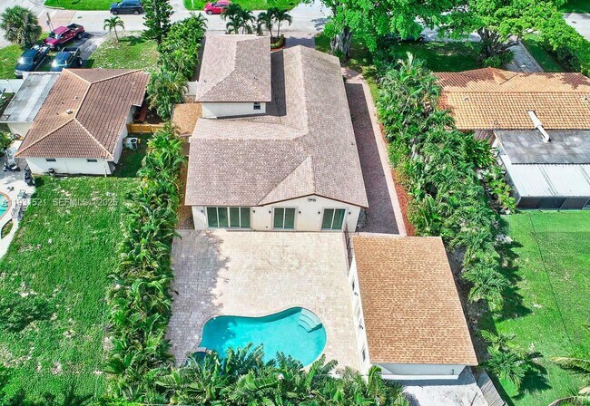 Building Photo - 117 NW 8th St