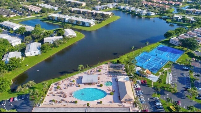 Building Photo - 15461 Lakes of Delray Blvd