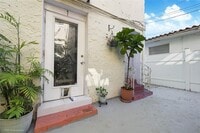 Building Photo - 1678 SW 11th St