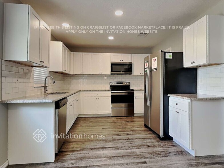 Building Photo - 7914 Modesto Dr