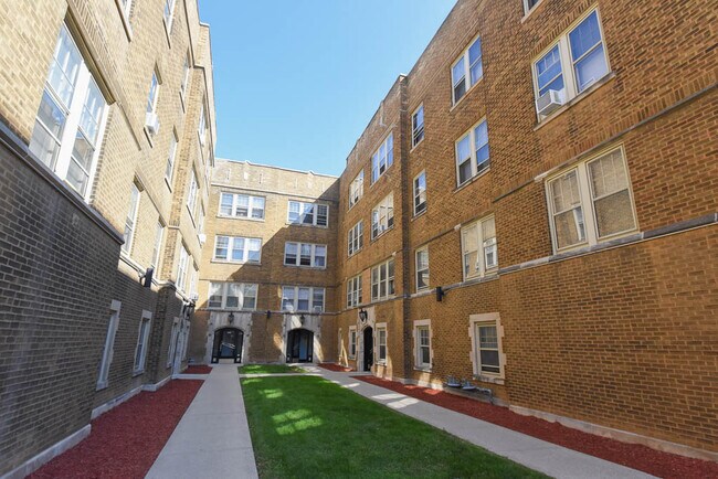 Primary Photo - 2977 N Elston Ave