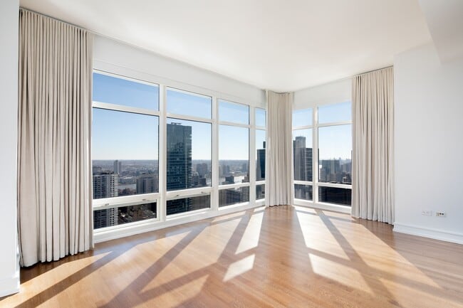 Building Photo - 151 E 58th St