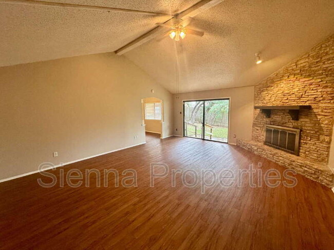 Building Photo - 2708 Charlesworth Dr
